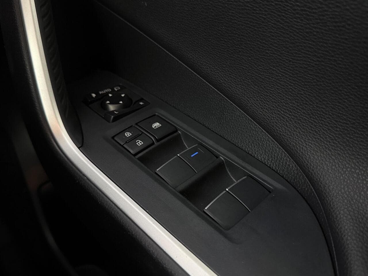Toyota RAV4 thumbnail Misc Controls