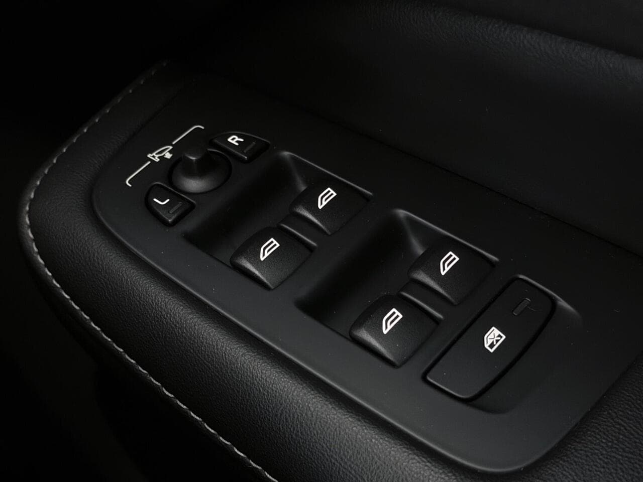 Volvo S60 thumbnail Misc Controls
