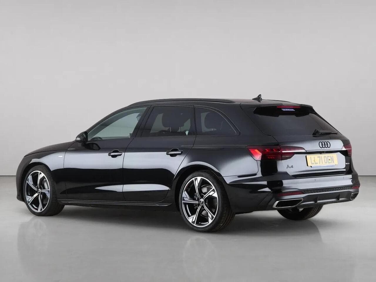 Audi A4 Avant thumbnail Rear Left