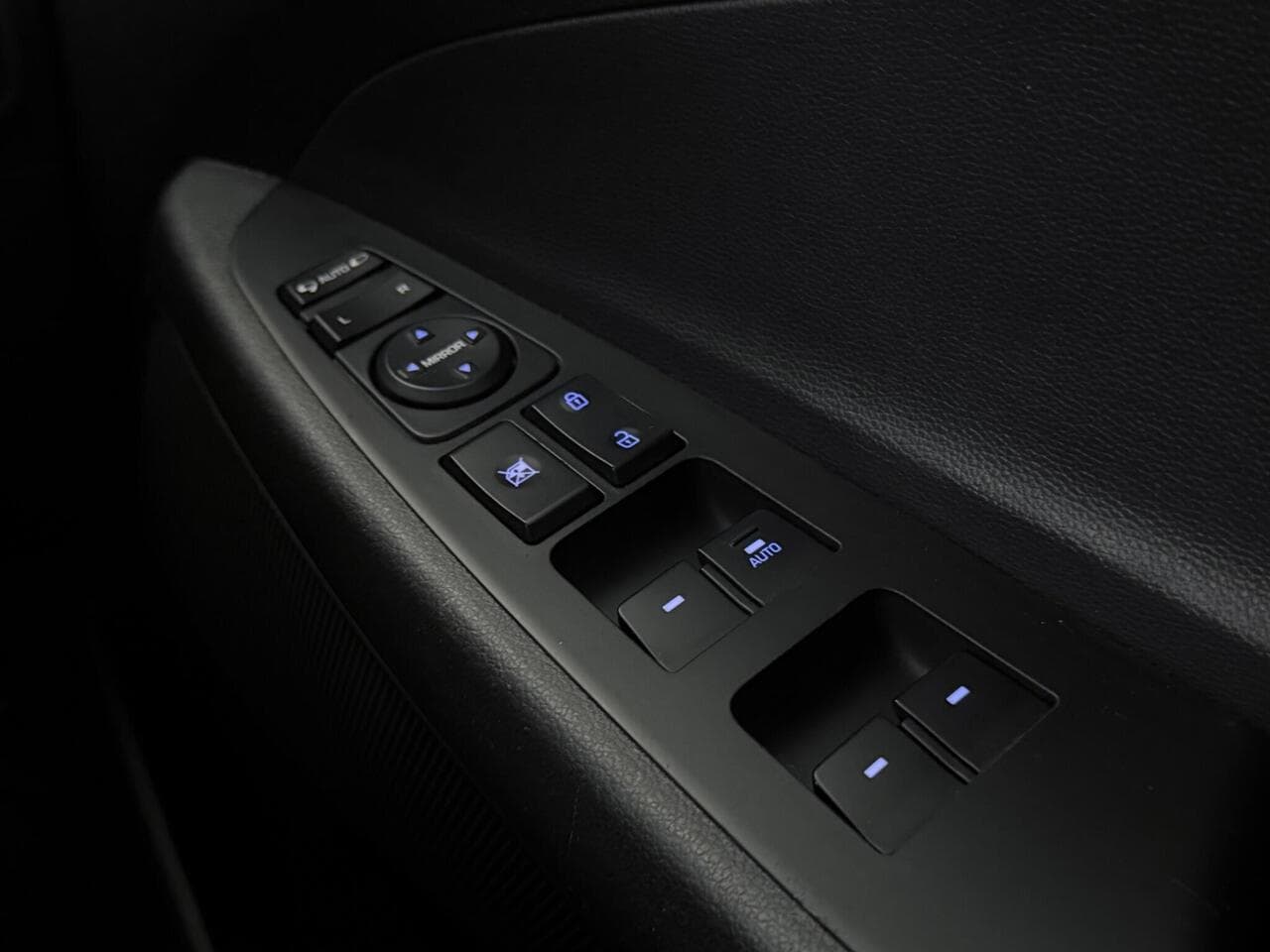 Hyundai TUCSON thumbnail Misc Controls
