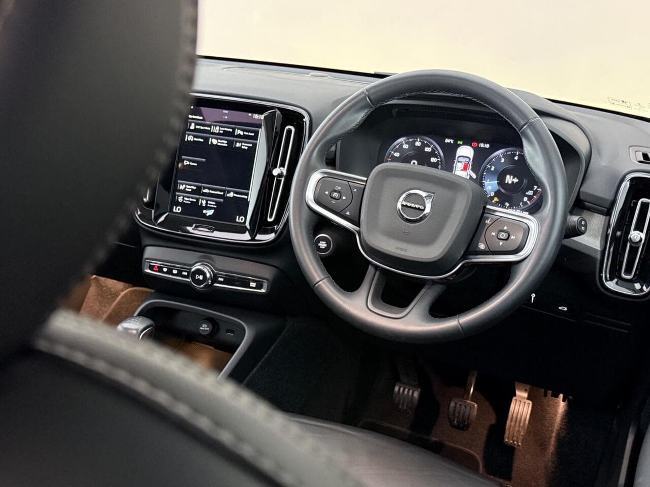 Volvo XC40 thumbnail Steering Wheel