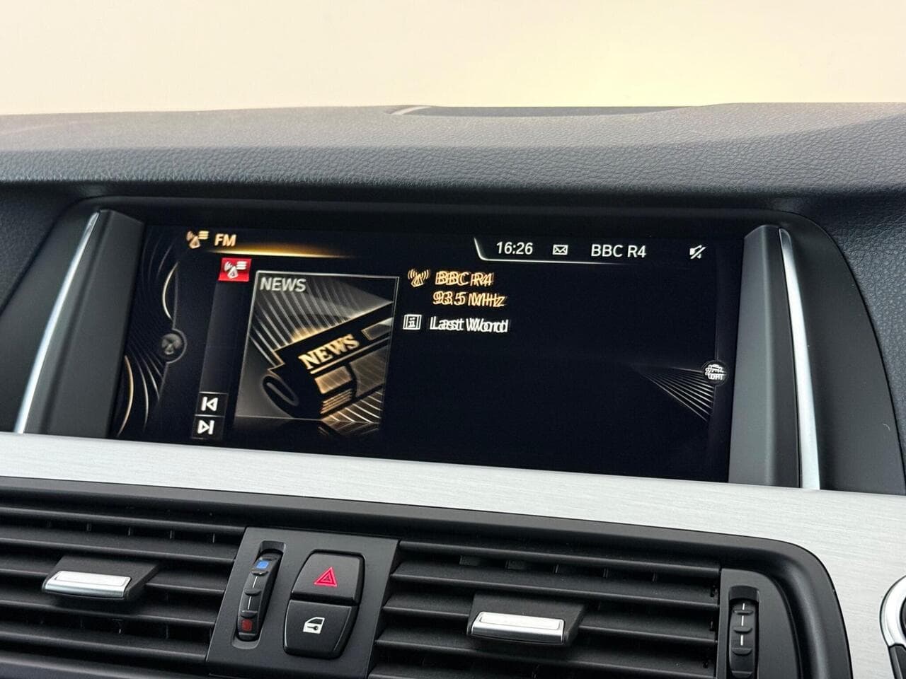 BMW 5 Series thumbnail Infotainment System