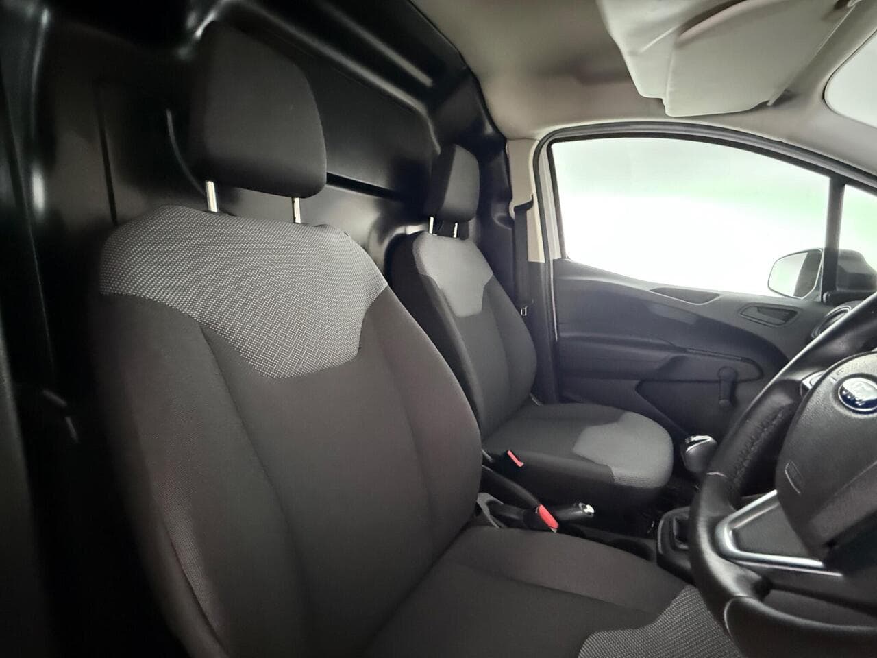 Ford Transit Courier thumbnail Seat Driver