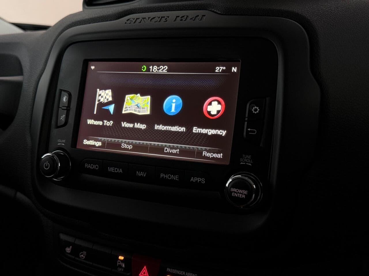 Jeep Renegade thumbnail Infotainment System