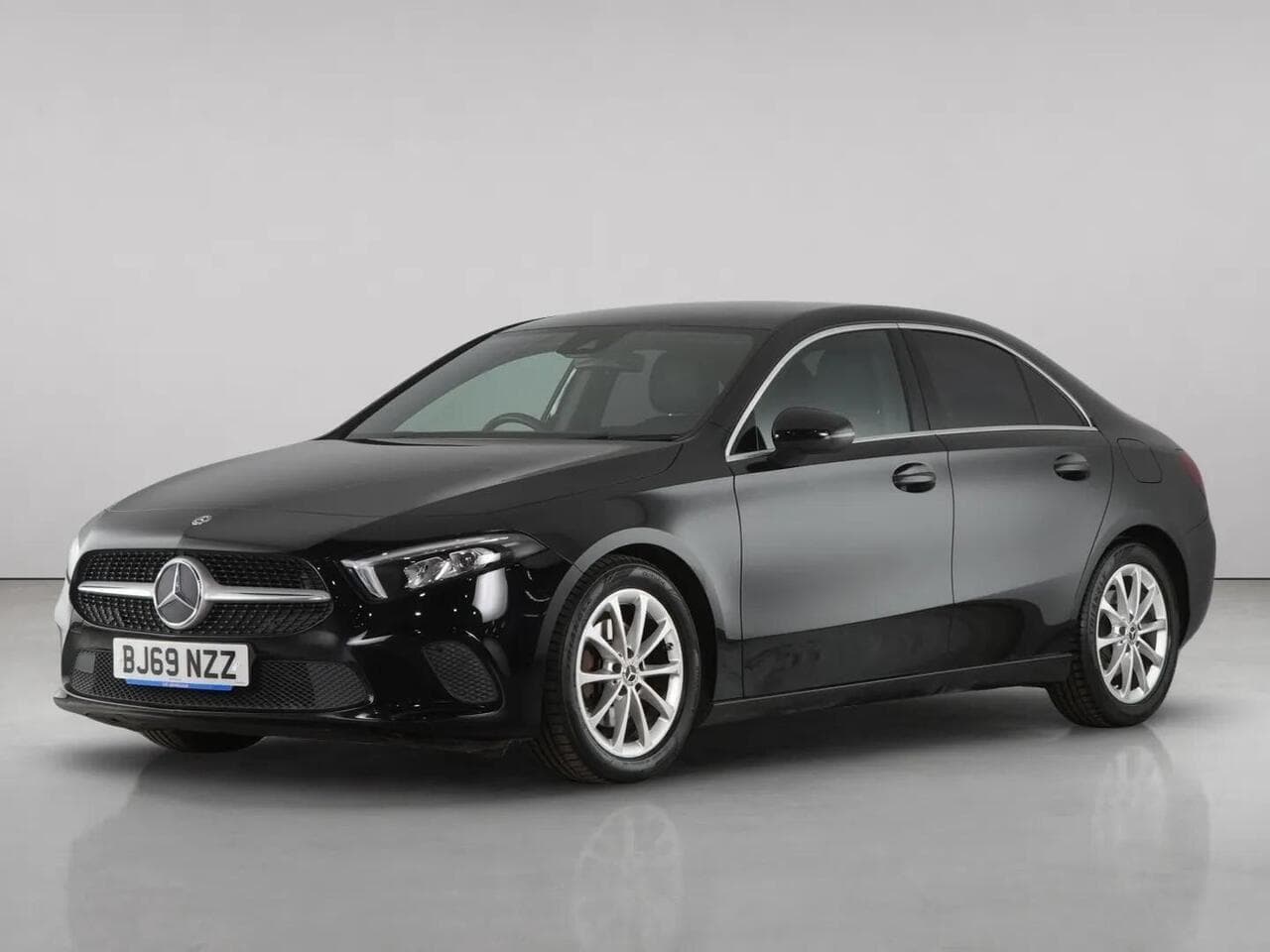 Mercedes-Benz A Class thumbnail Front Left