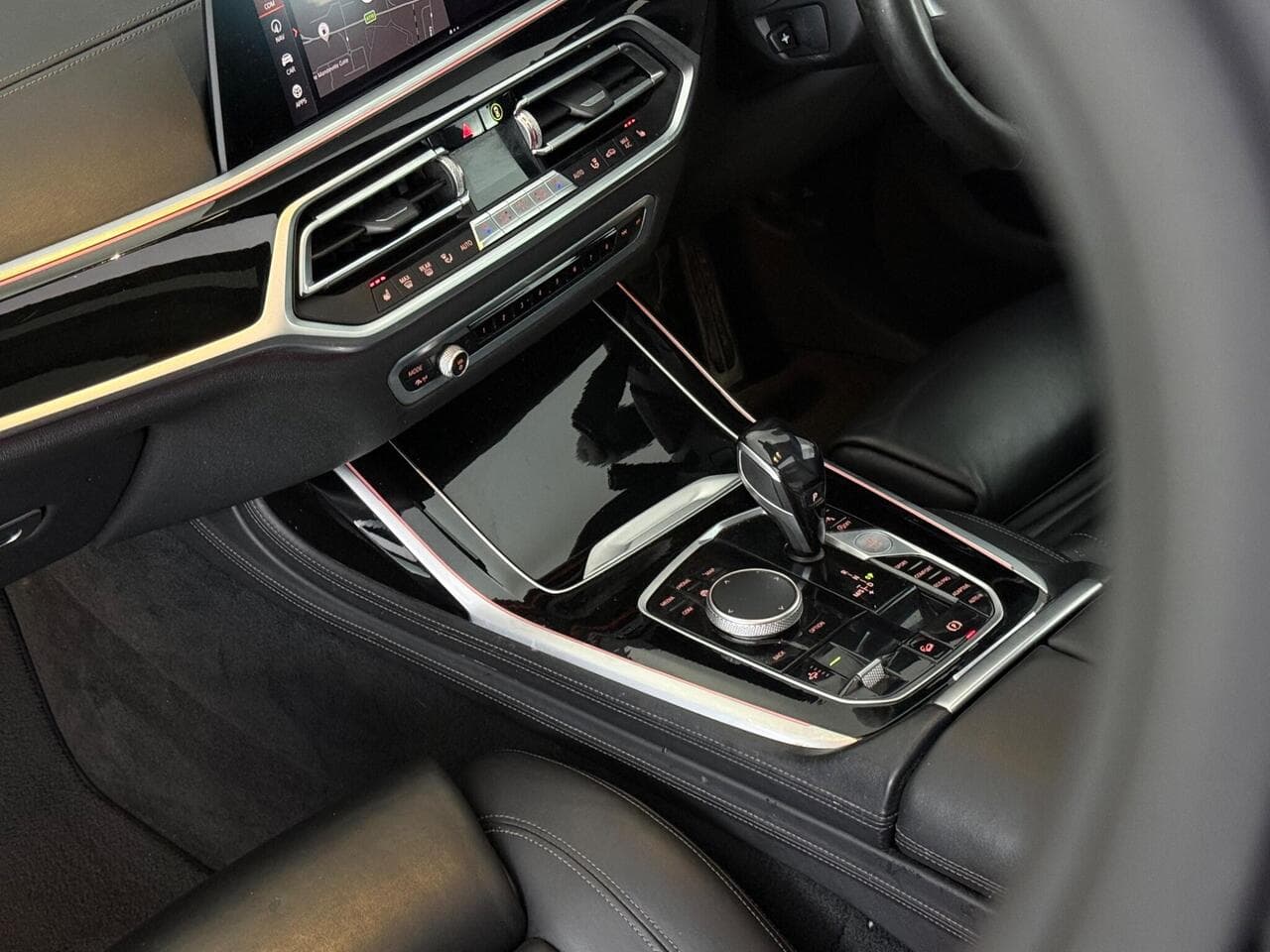 BMW X7 thumbnail Interior Front
