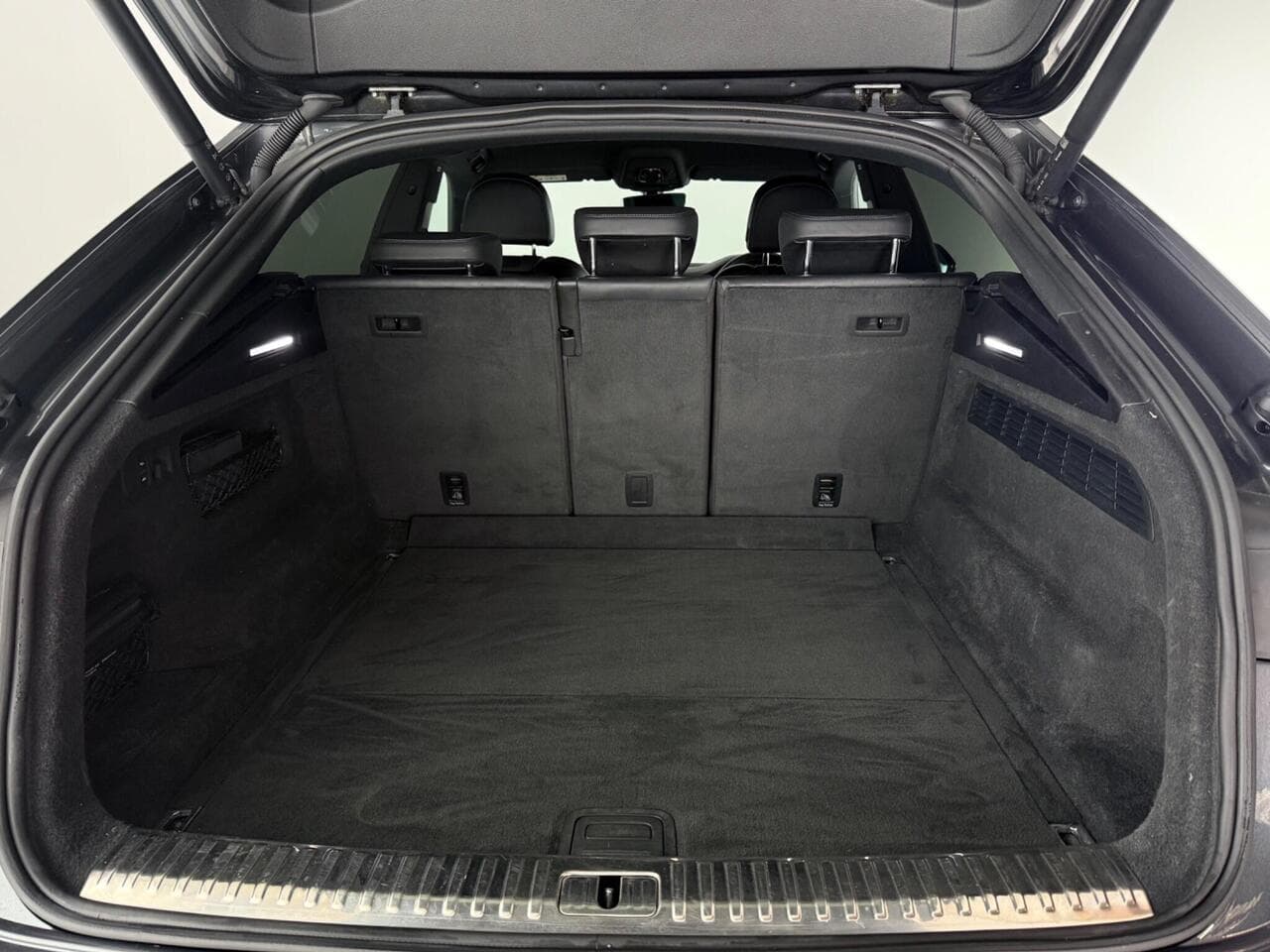 Audi Q8 thumbnail Boot