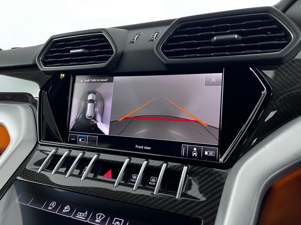 Lamborghini Urus thumbnail Infotainment System