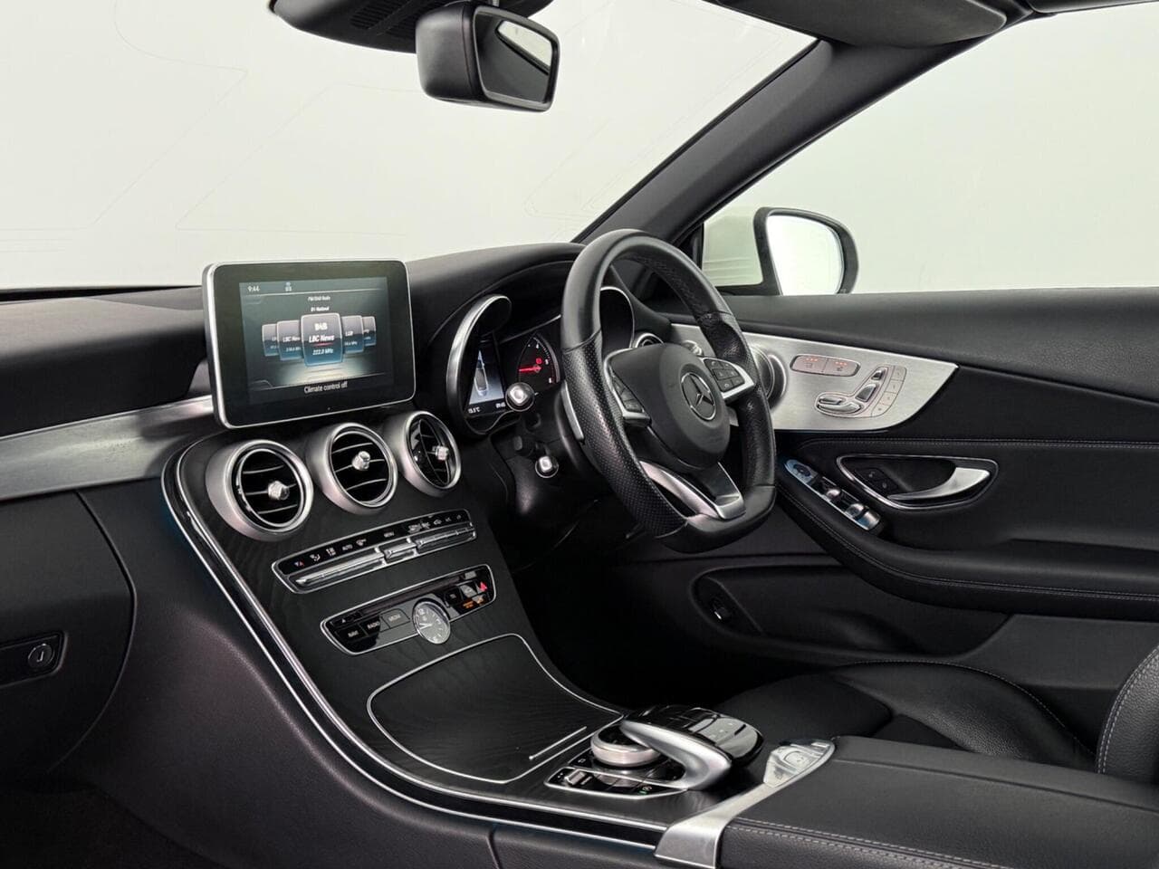 Mercedes-Benz C Class thumbnail Interior Front