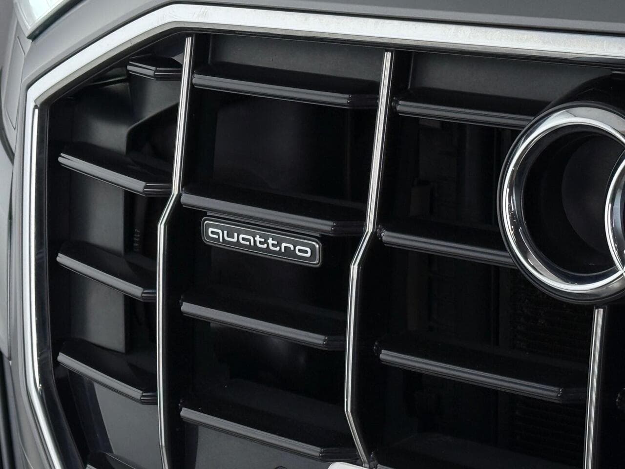 Audi Q8 thumbnail Badge Exterior