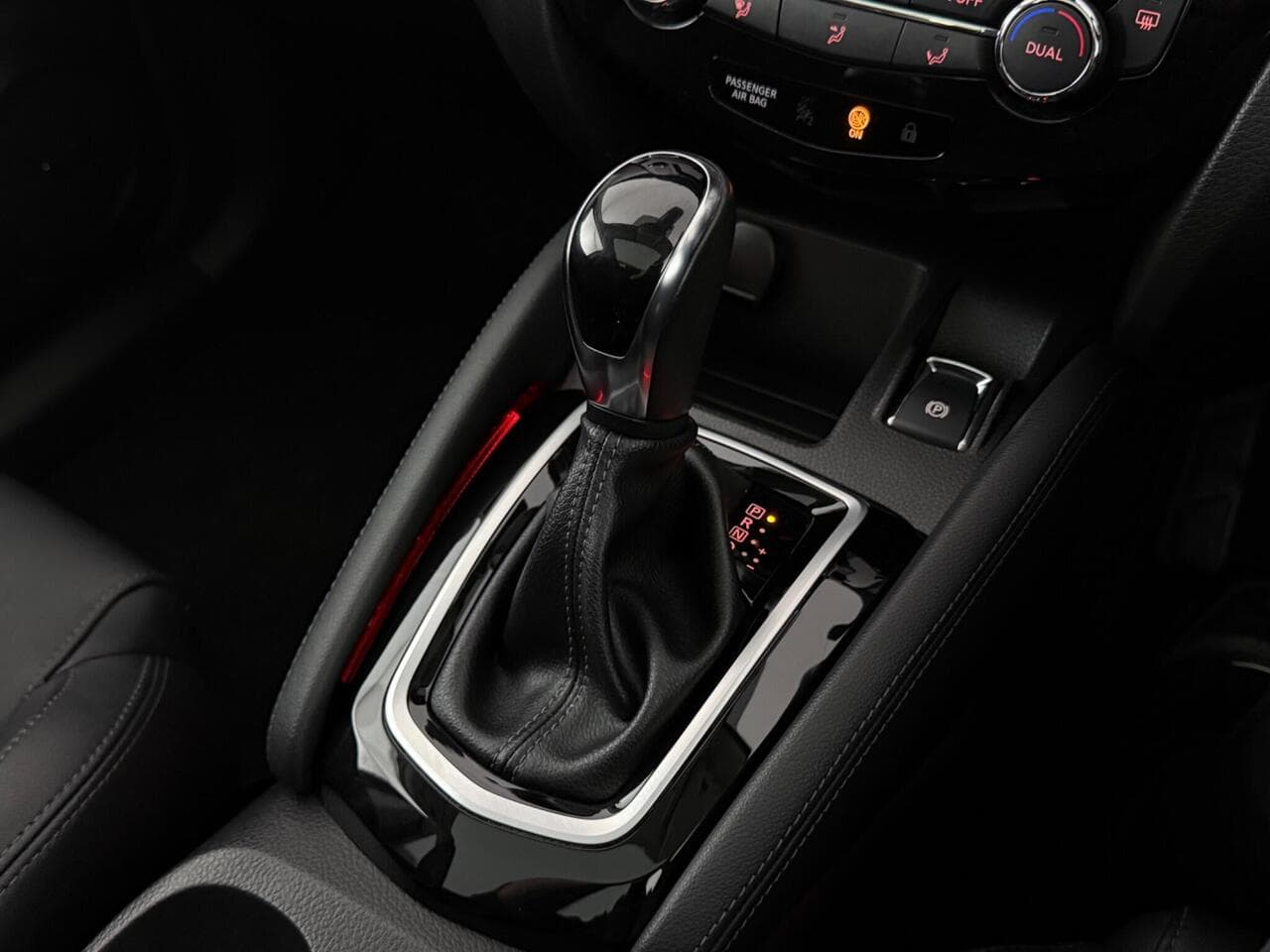 Nissan Qashqai thumbnail Interior Front