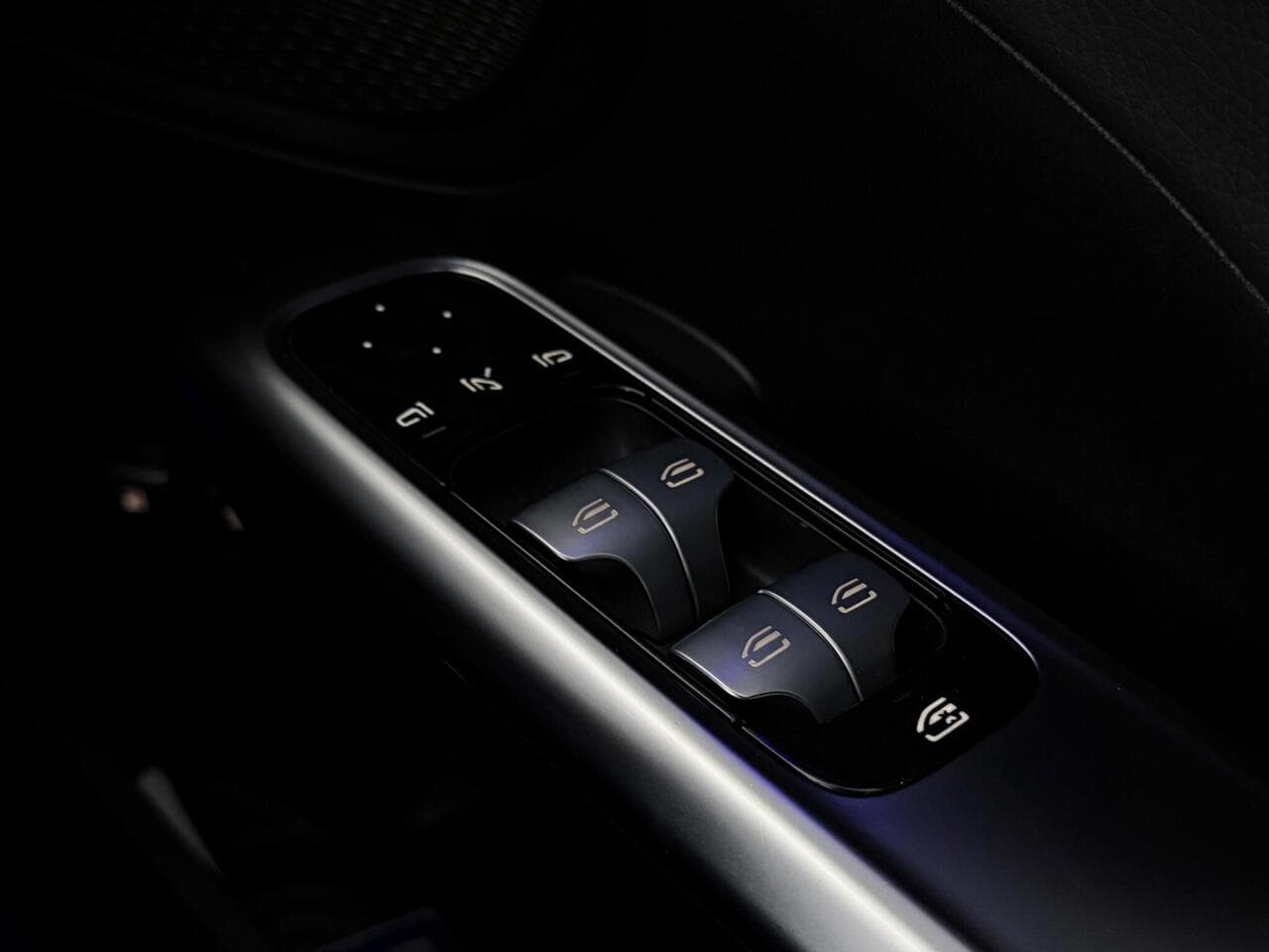 Mercedes-Benz C Class thumbnail Misc Controls