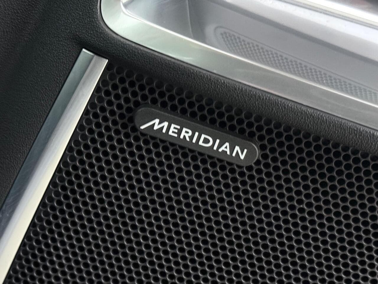 Jaguar E-PACE thumbnail Misc Controls