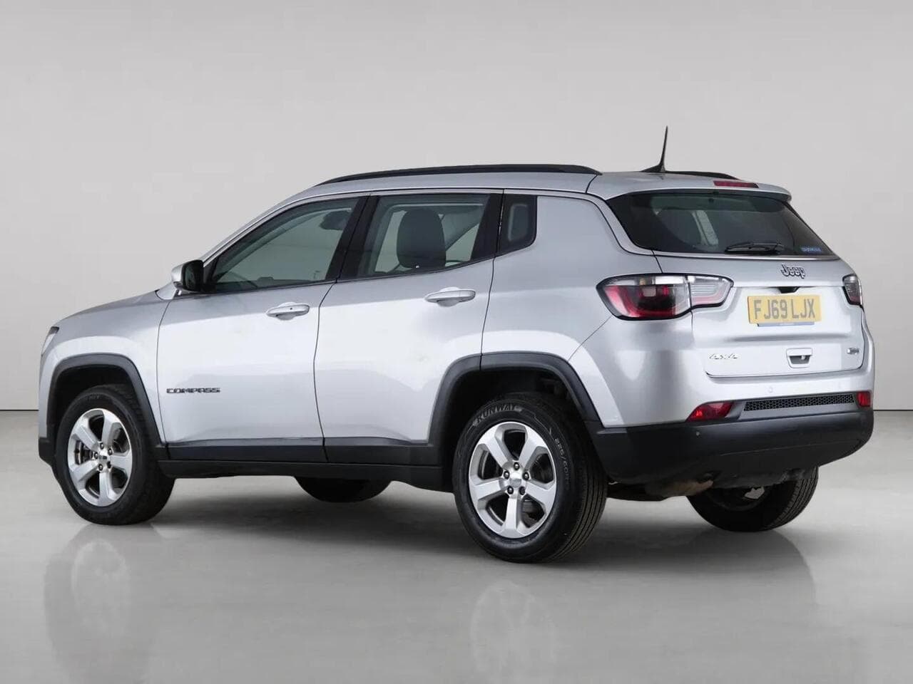 Jeep Compass thumbnail Rear Left
