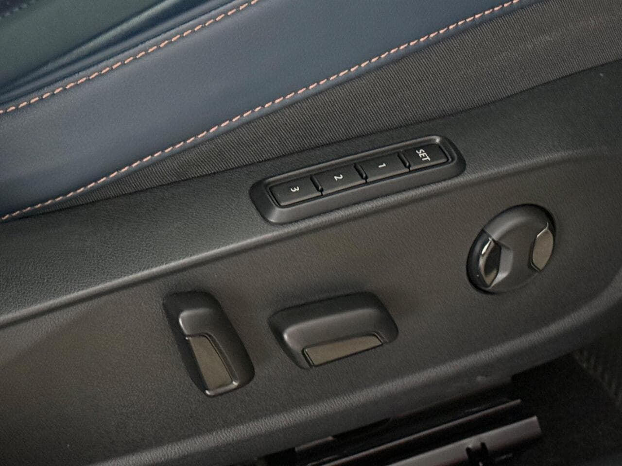 CUPRA Formentor thumbnail Misc Controls