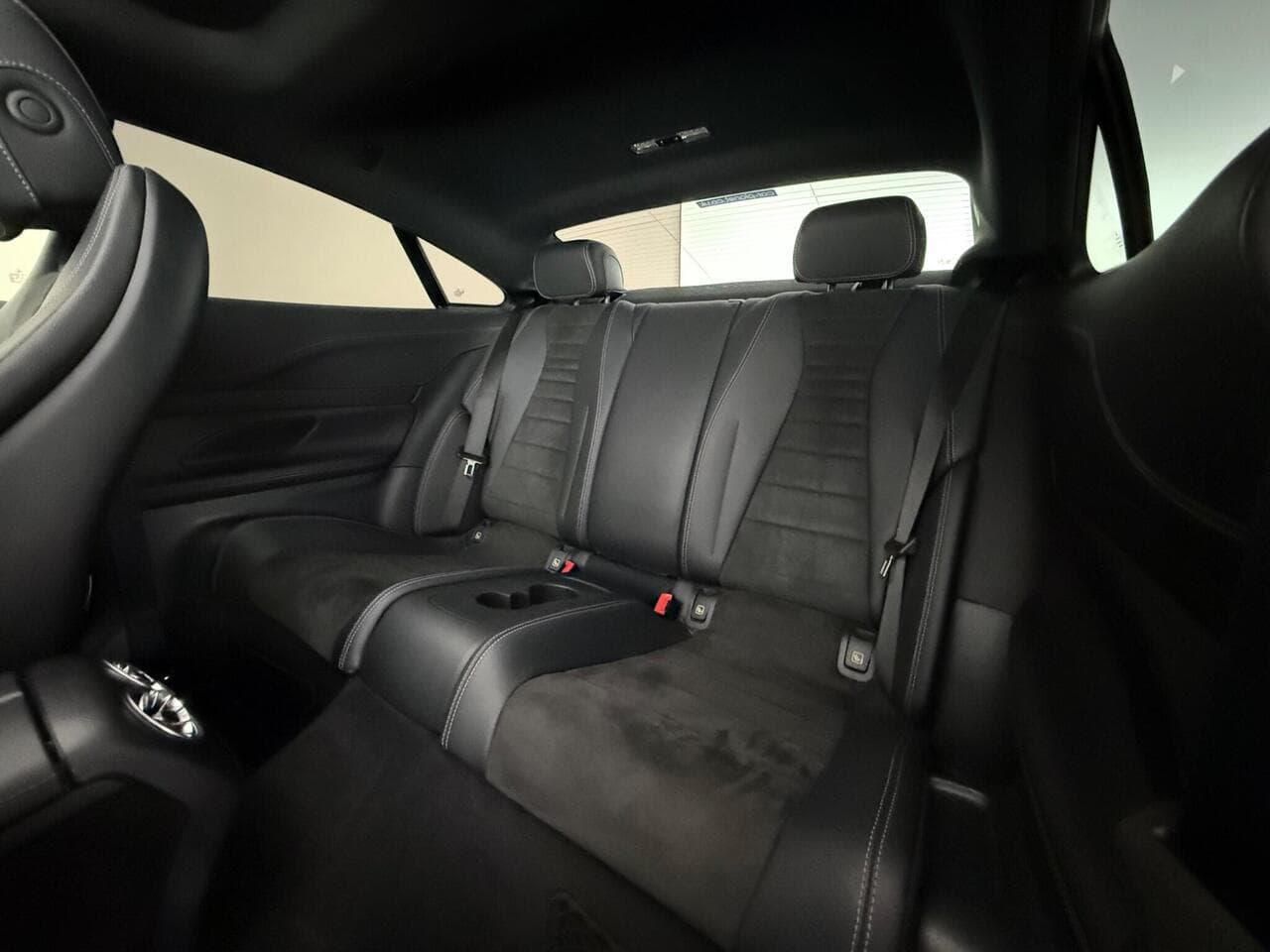 Mercedes-Benz E Class thumbnail Seats Rear