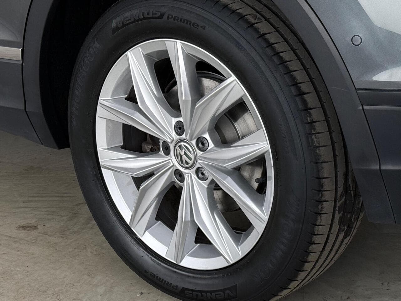 Volkswagen Tiguan thumbnail Wheel