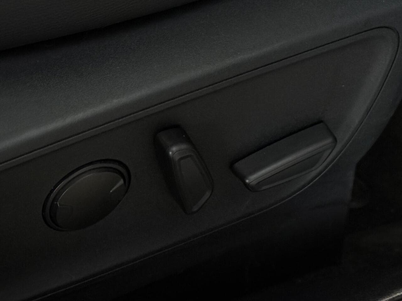 Ford Kuga thumbnail Misc Controls