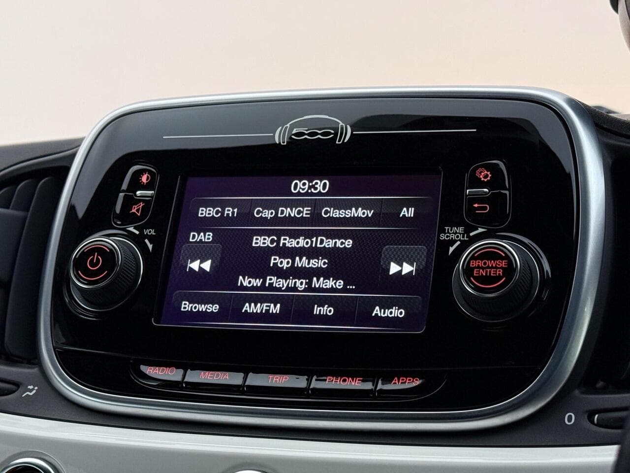 Abarth 595 thumbnail Infotainment System