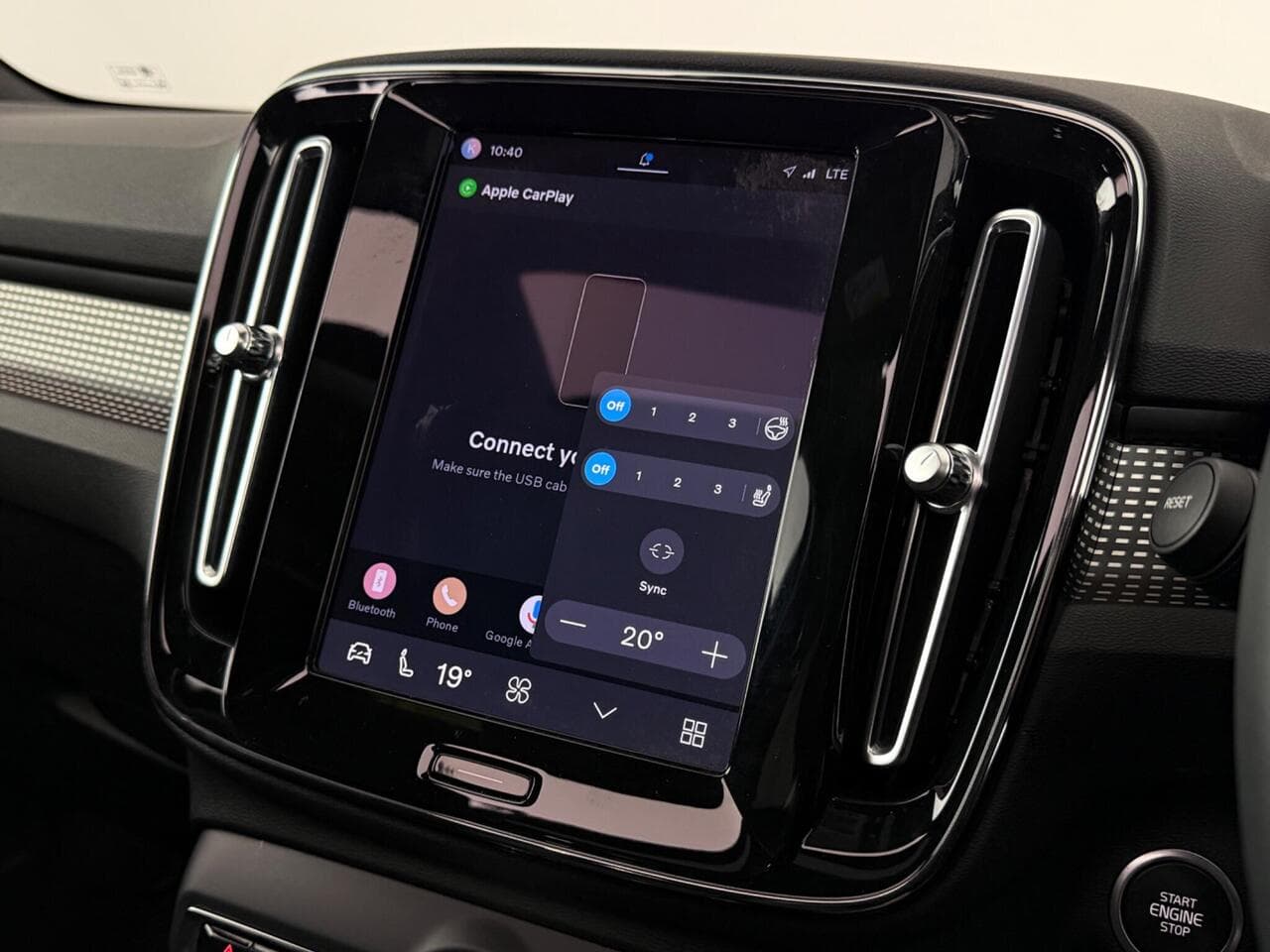 Volvo XC40 thumbnail Infotainment System