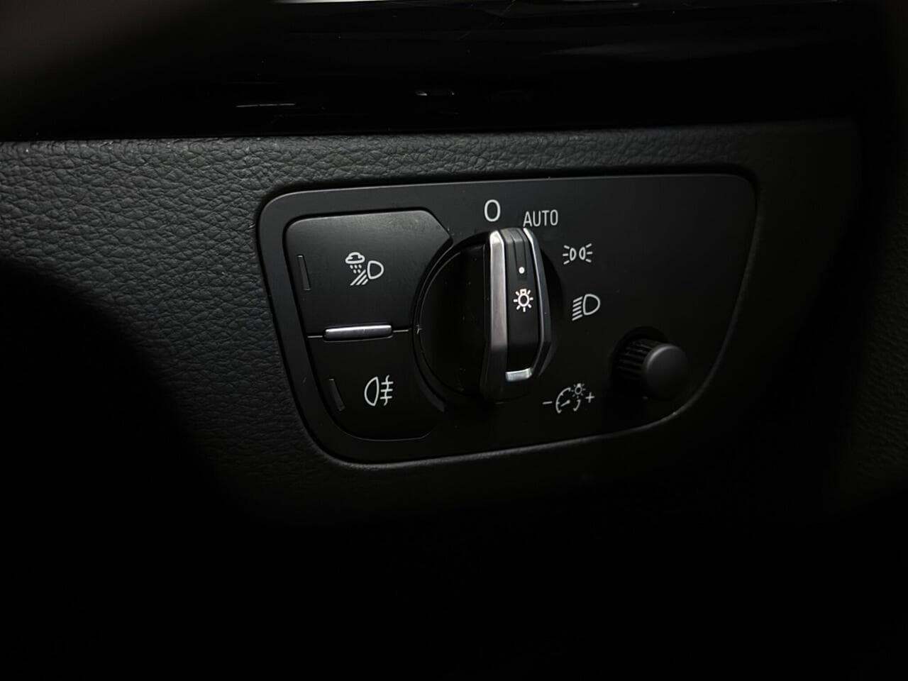 Audi Q5 thumbnail Misc Controls