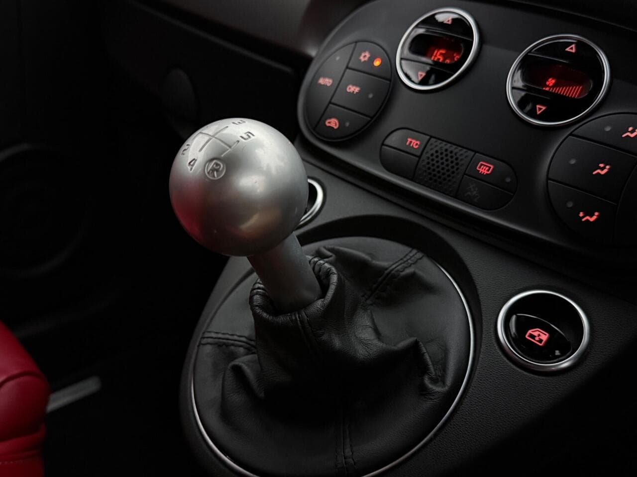 Abarth 595 thumbnail Interior Front