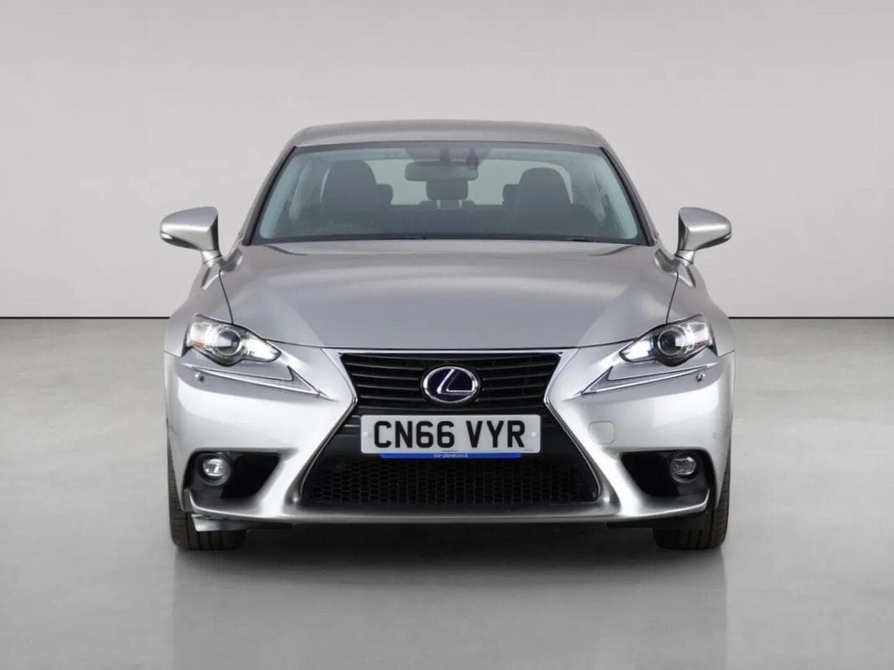 Lexus IS thumbnail Front