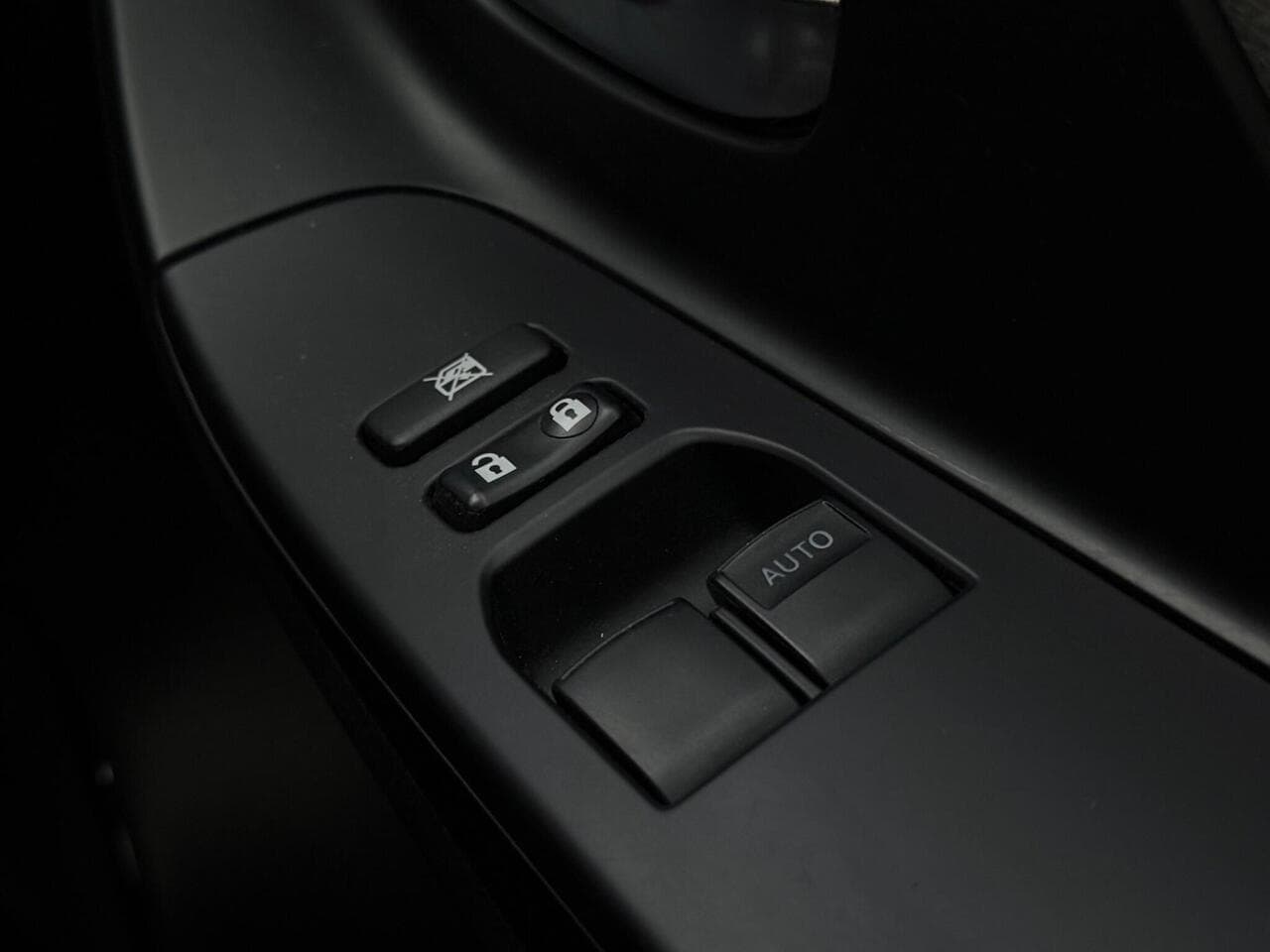 Toyota Yaris thumbnail Misc Controls