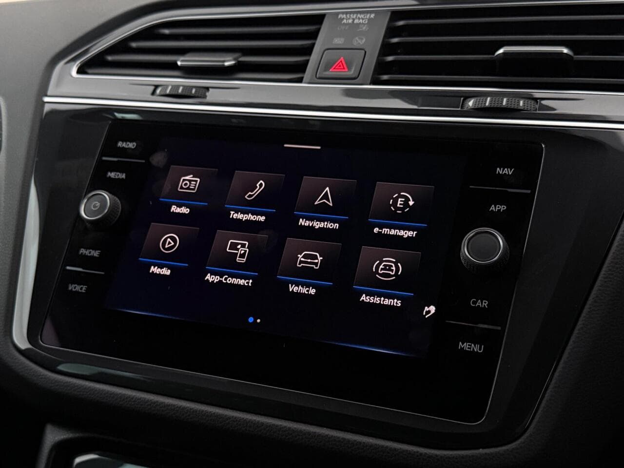 Volkswagen Tiguan thumbnail Infotainment System