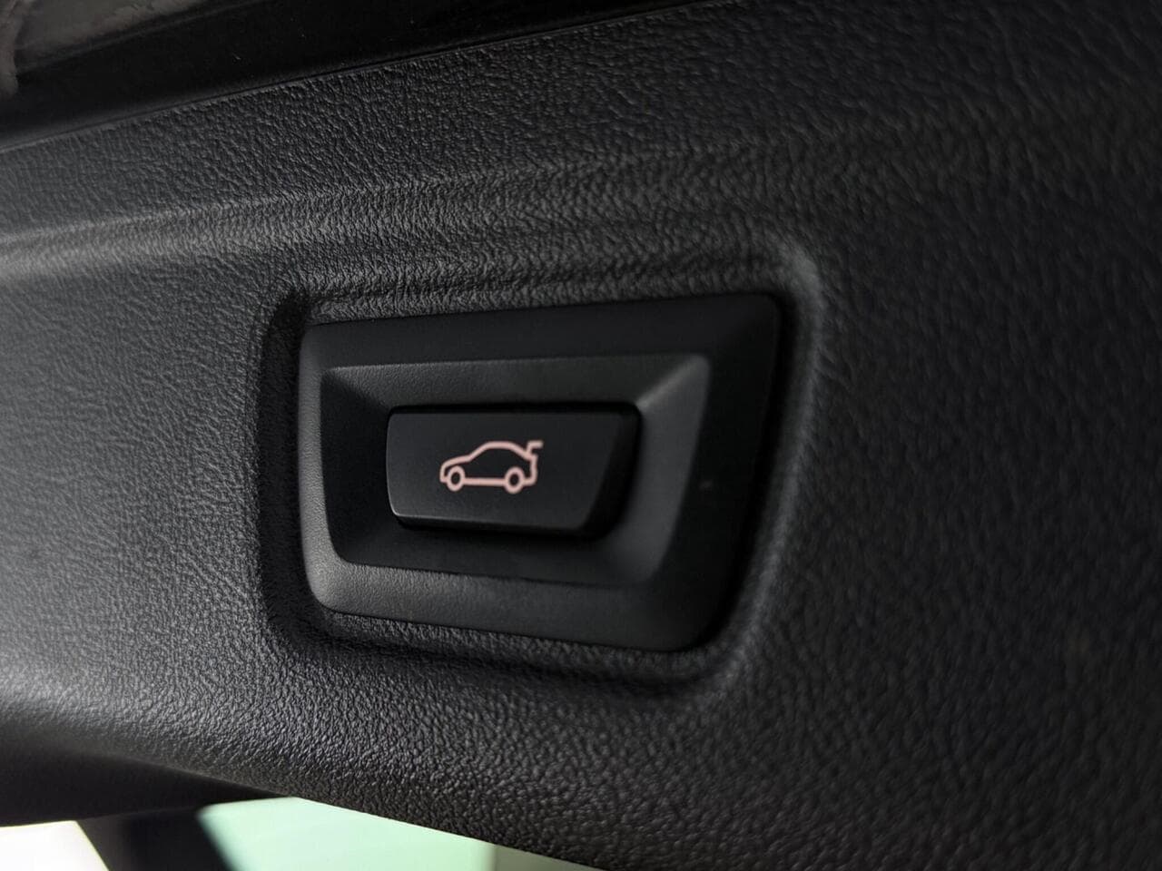 BMW 3 Series thumbnail Misc Controls