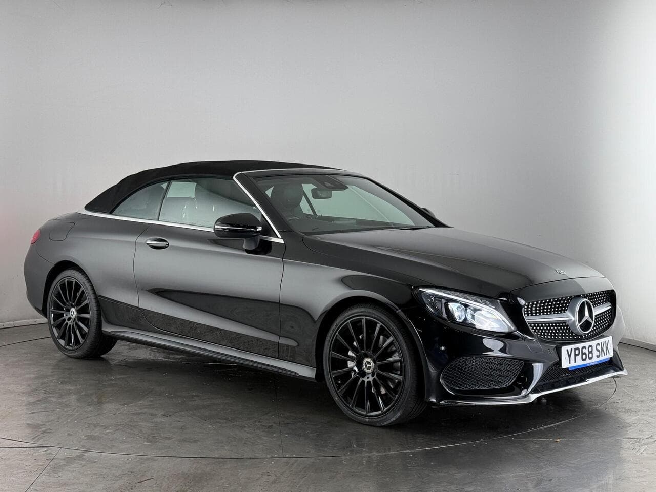 Mercedes-Benz C Class thumbnail Front Right