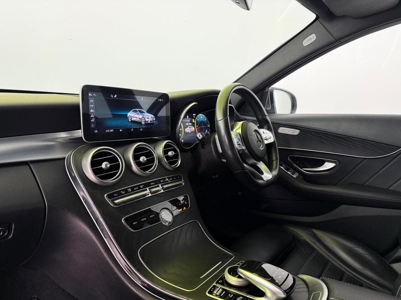 Mercedes-Benz C Class thumbnail Interior Front