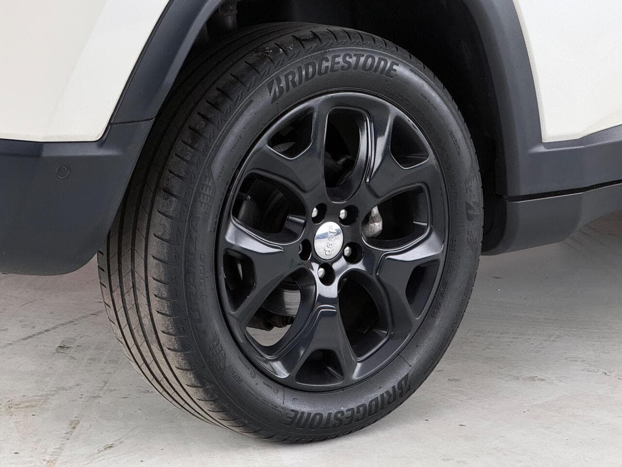Jeep Compass thumbnail Wheel