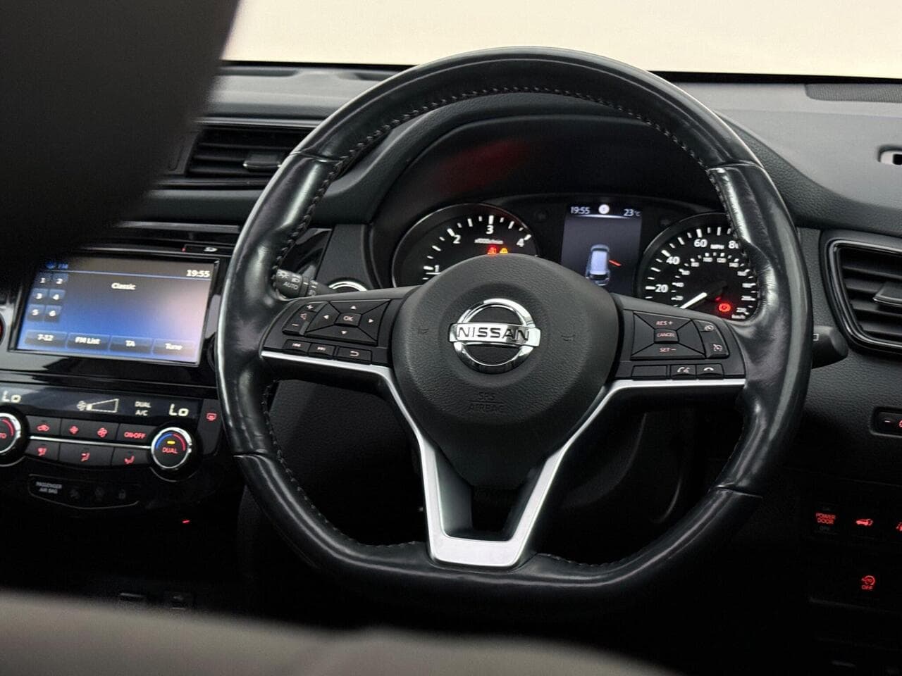 Nissan X-Trail thumbnail Steering Wheel