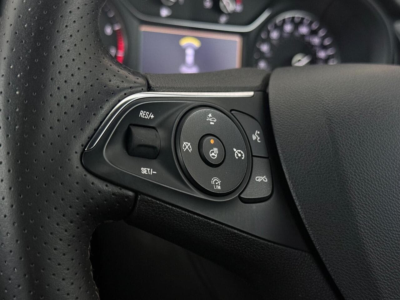 Vauxhall Insignia thumbnail Misc Controls
