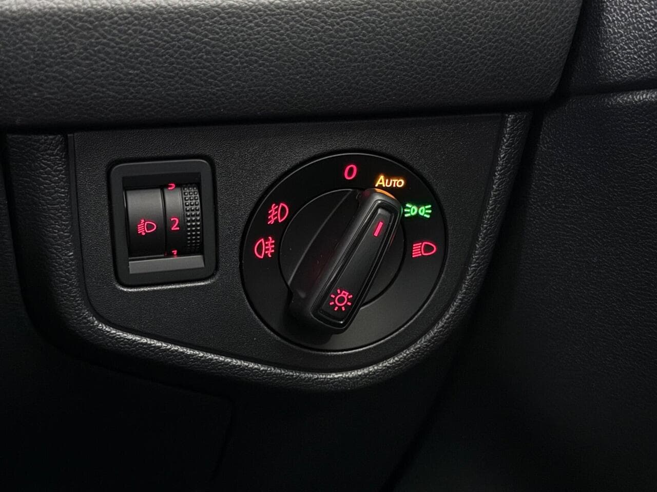 Volkswagen Polo thumbnail Misc Controls