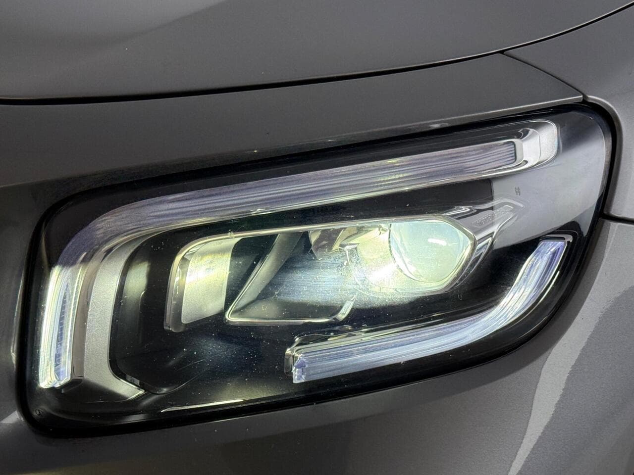 Mercedes-Benz GLB thumbnail Lights Front