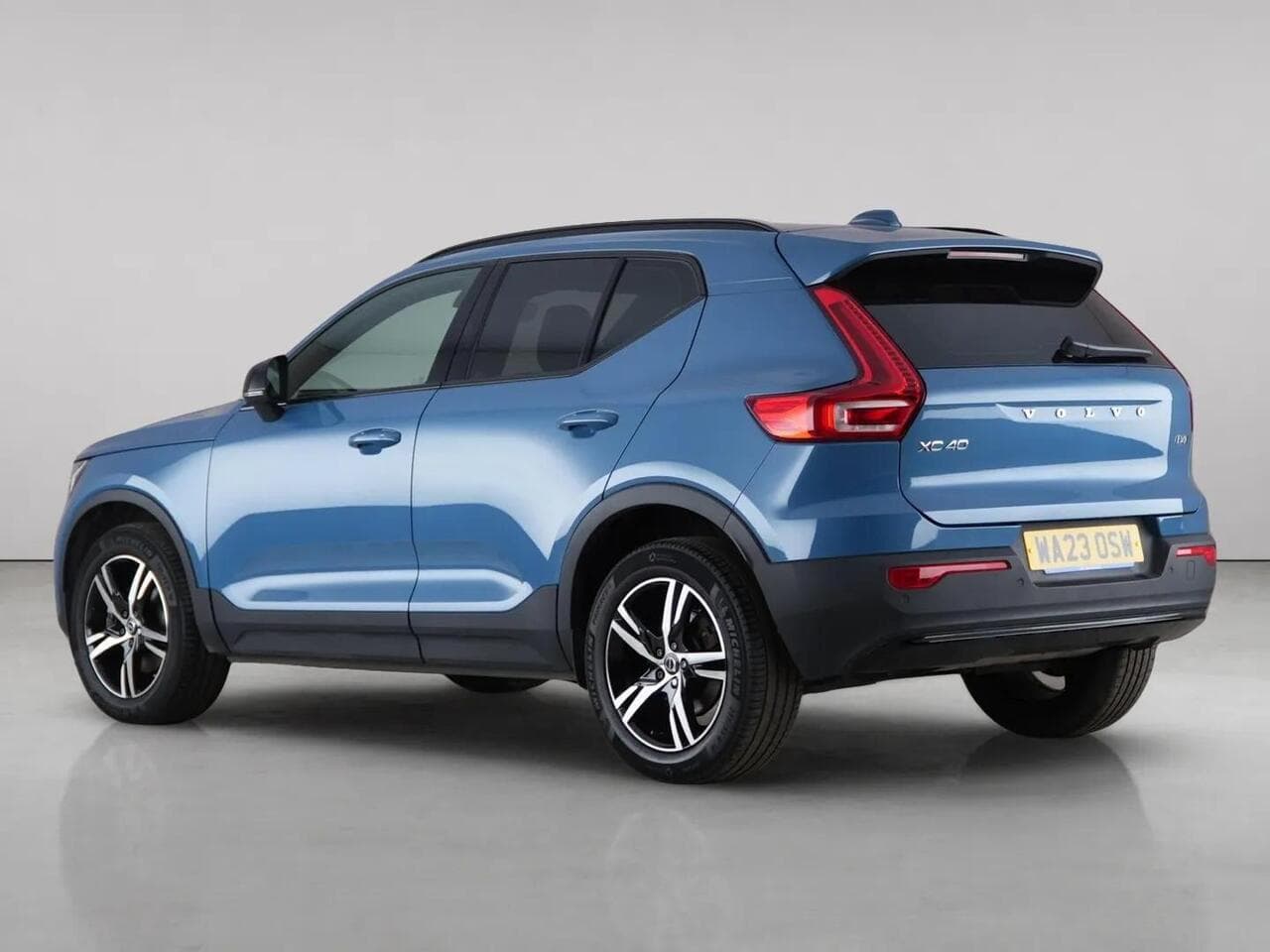 Volvo XC40 thumbnail Rear Left