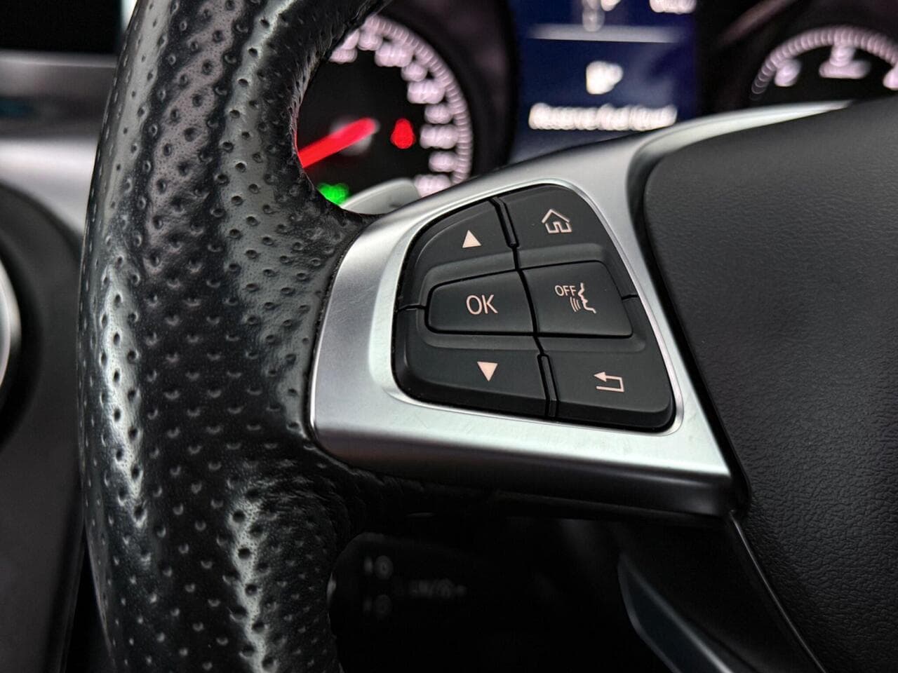 Mercedes-Benz GLC thumbnail Misc Controls
