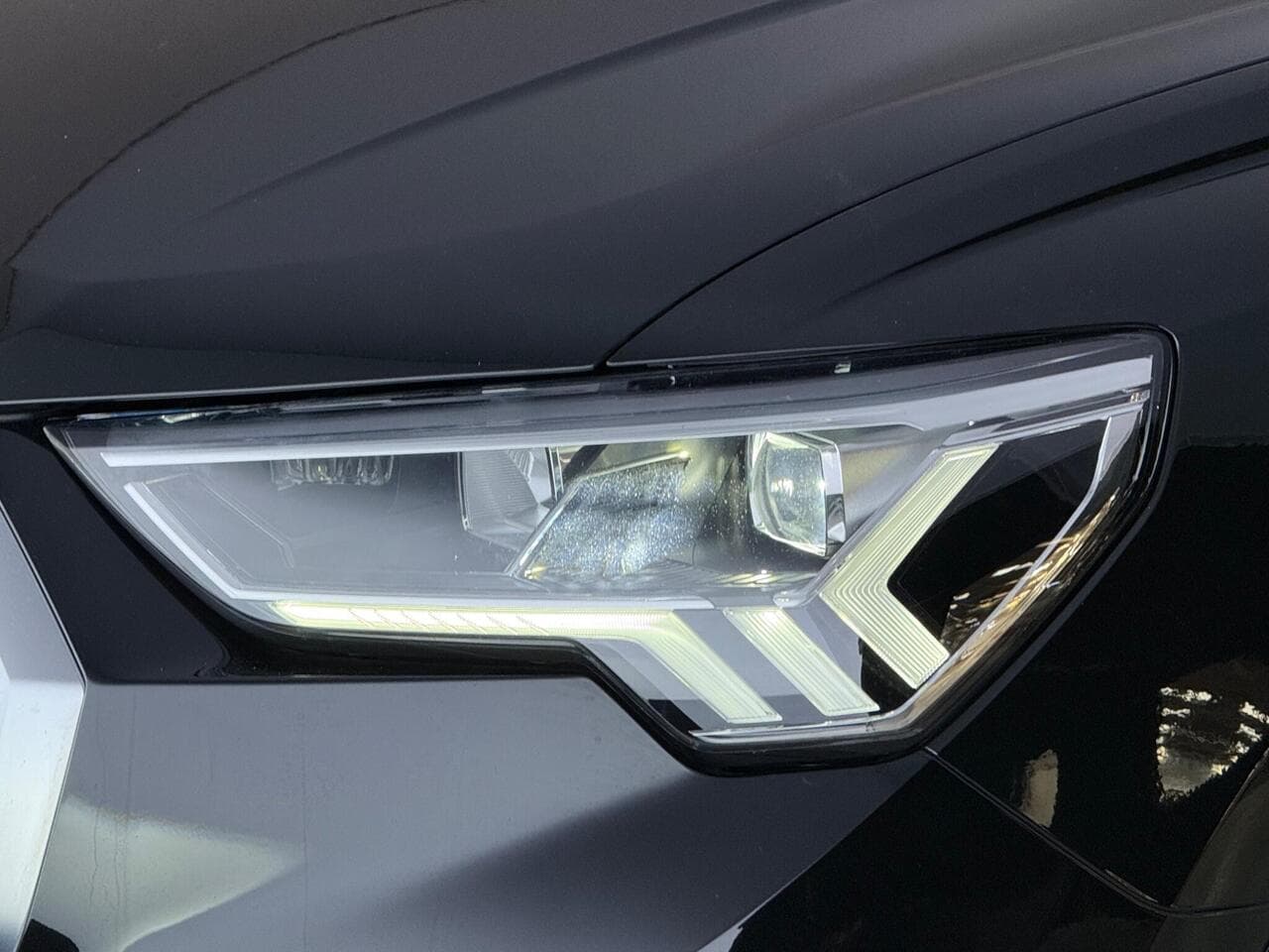 Audi Q3 thumbnail Lights Front