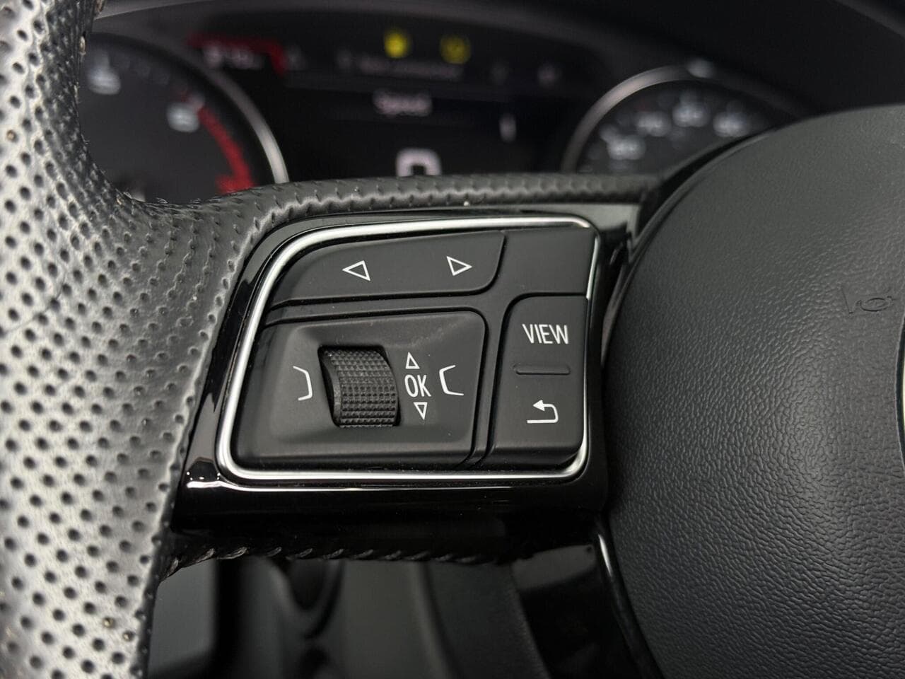 Audi A5 Cabriolet thumbnail Misc Controls