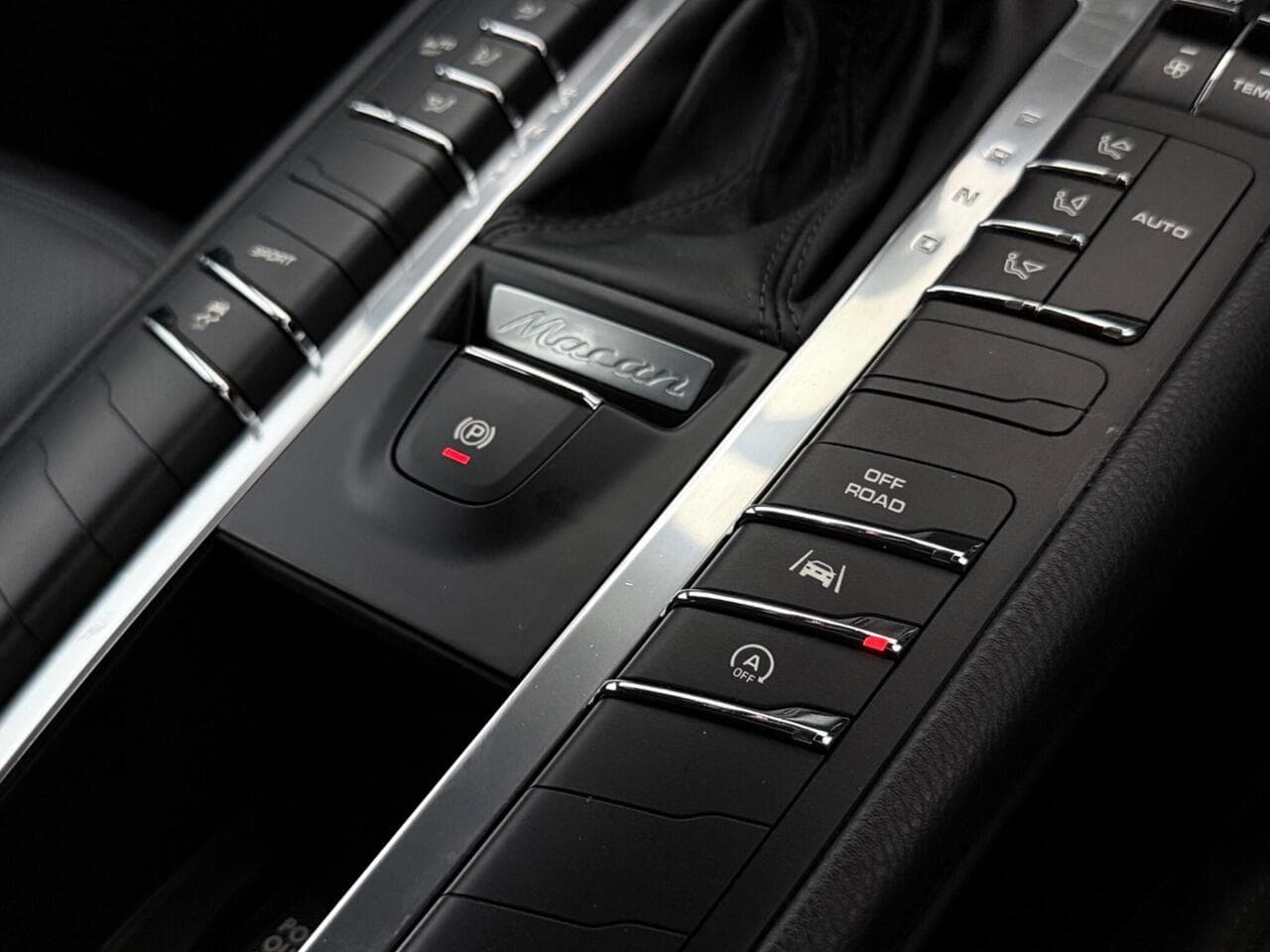 Porsche Macan thumbnail Misc Controls