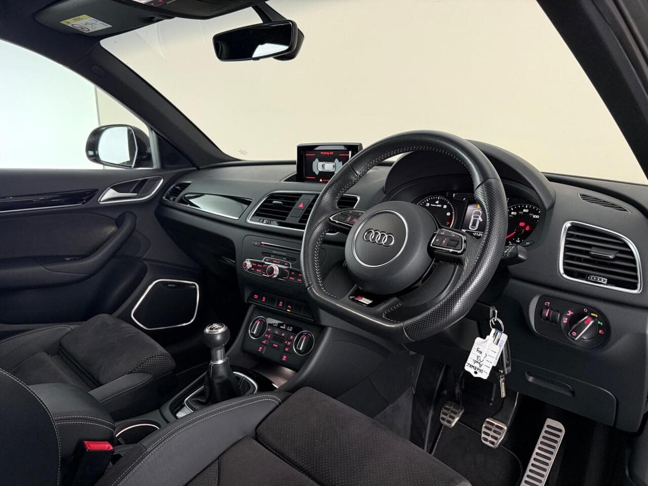 Audi Q3 thumbnail Interior Front