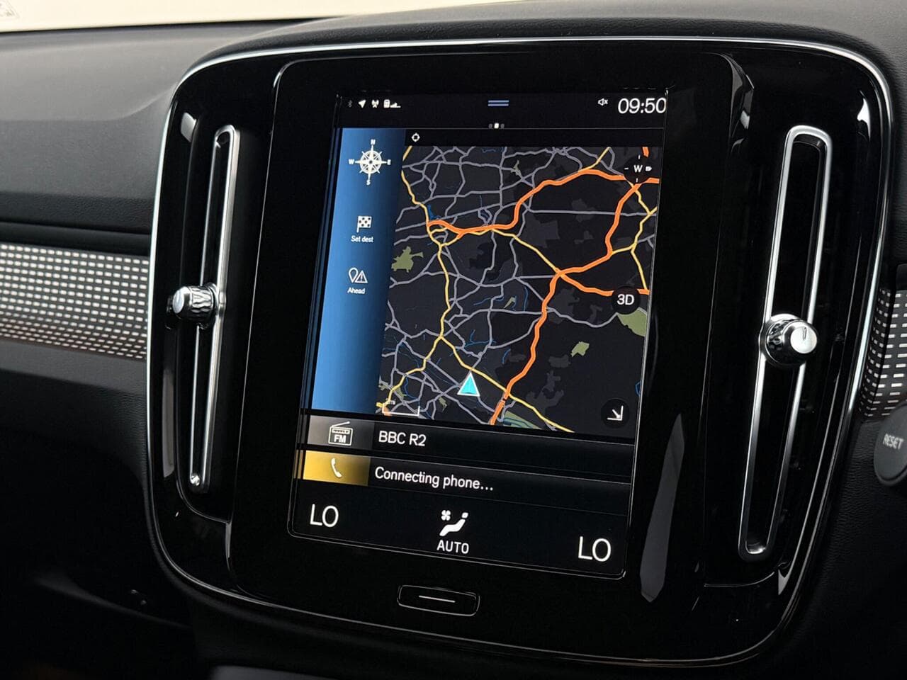 Volvo XC40 thumbnail Infotainment System