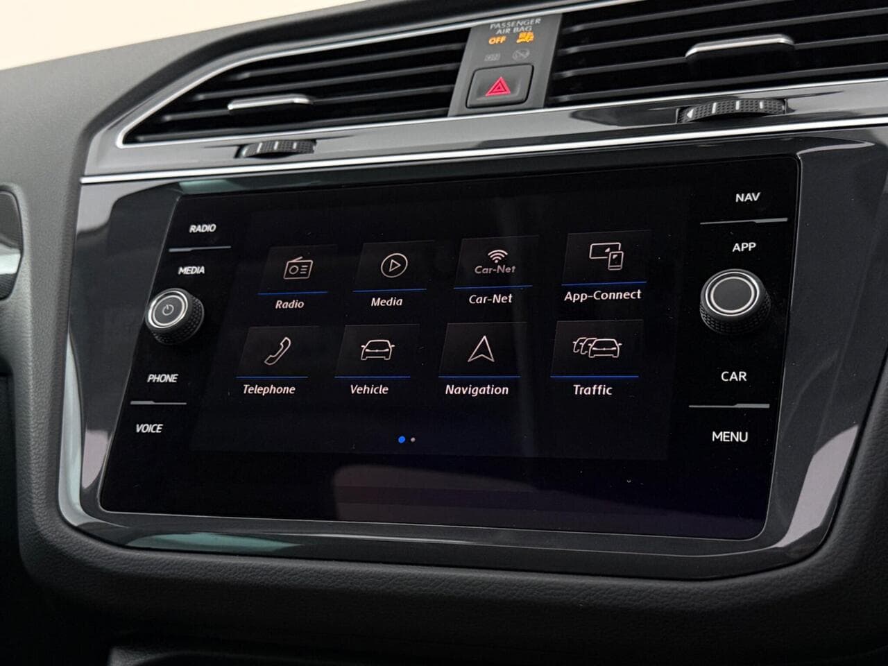 Volkswagen Tiguan thumbnail Infotainment System