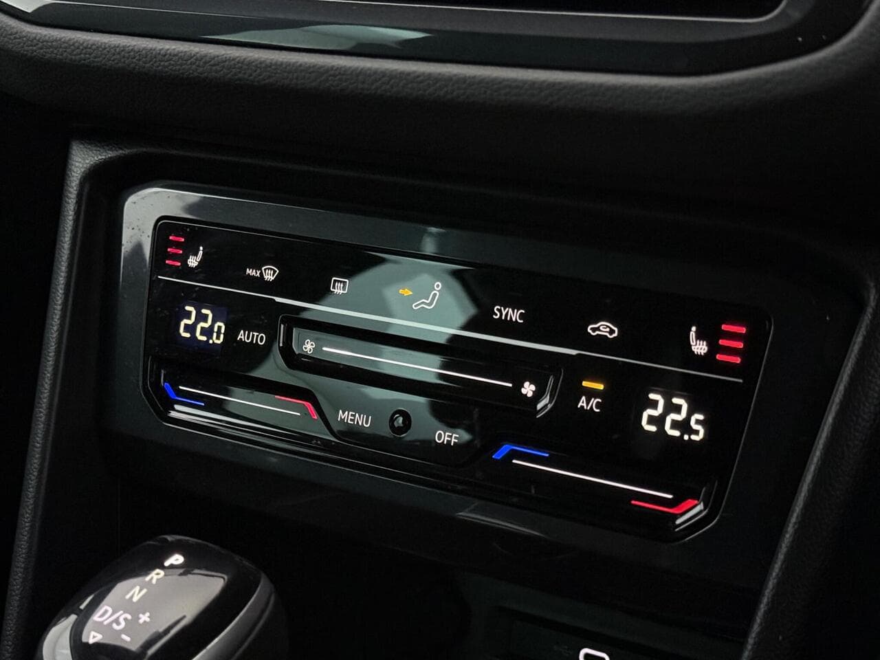 Volkswagen Tiguan thumbnail Infotainment System
