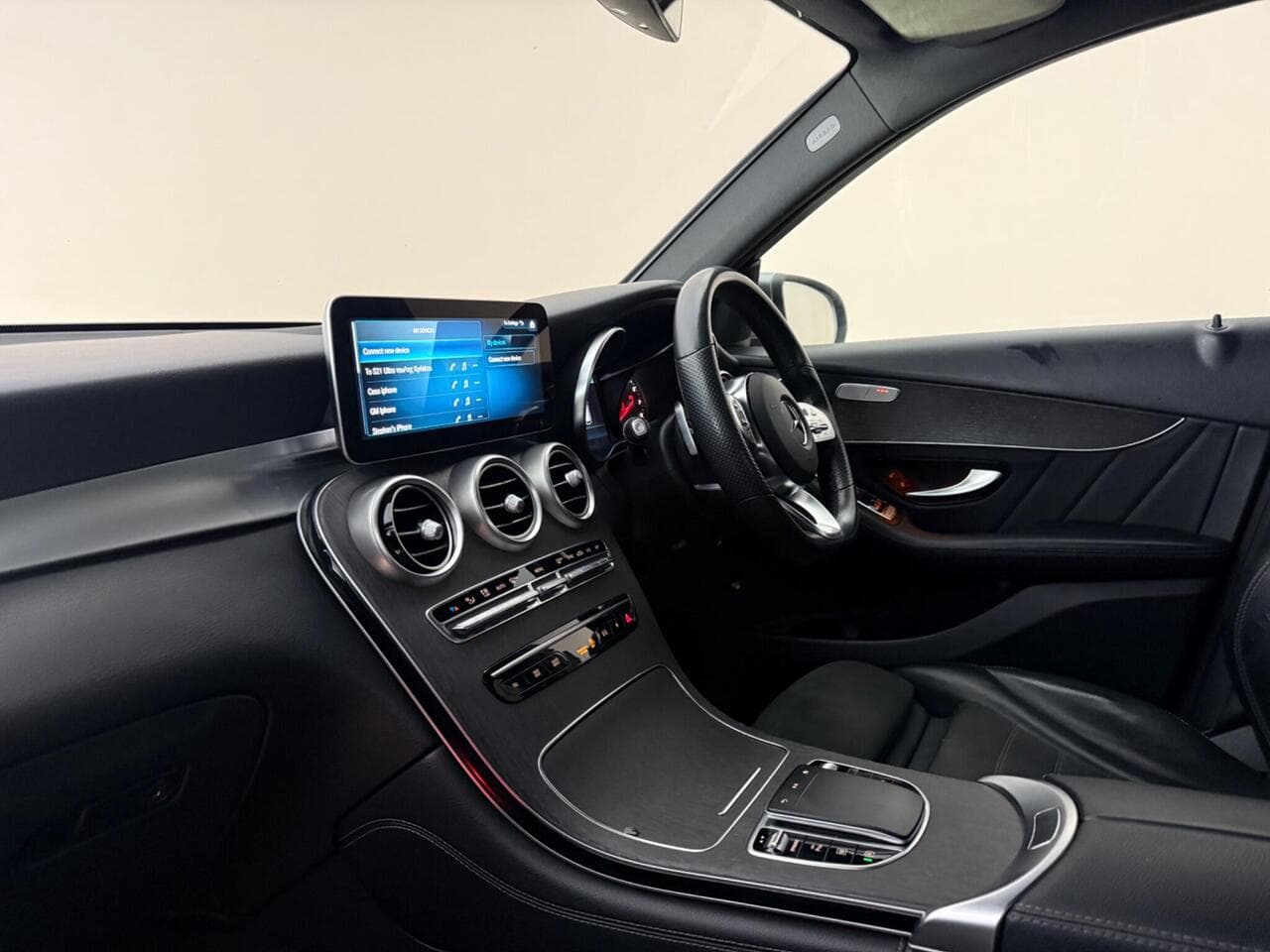 Mercedes-Benz GLC thumbnail Interior Front
