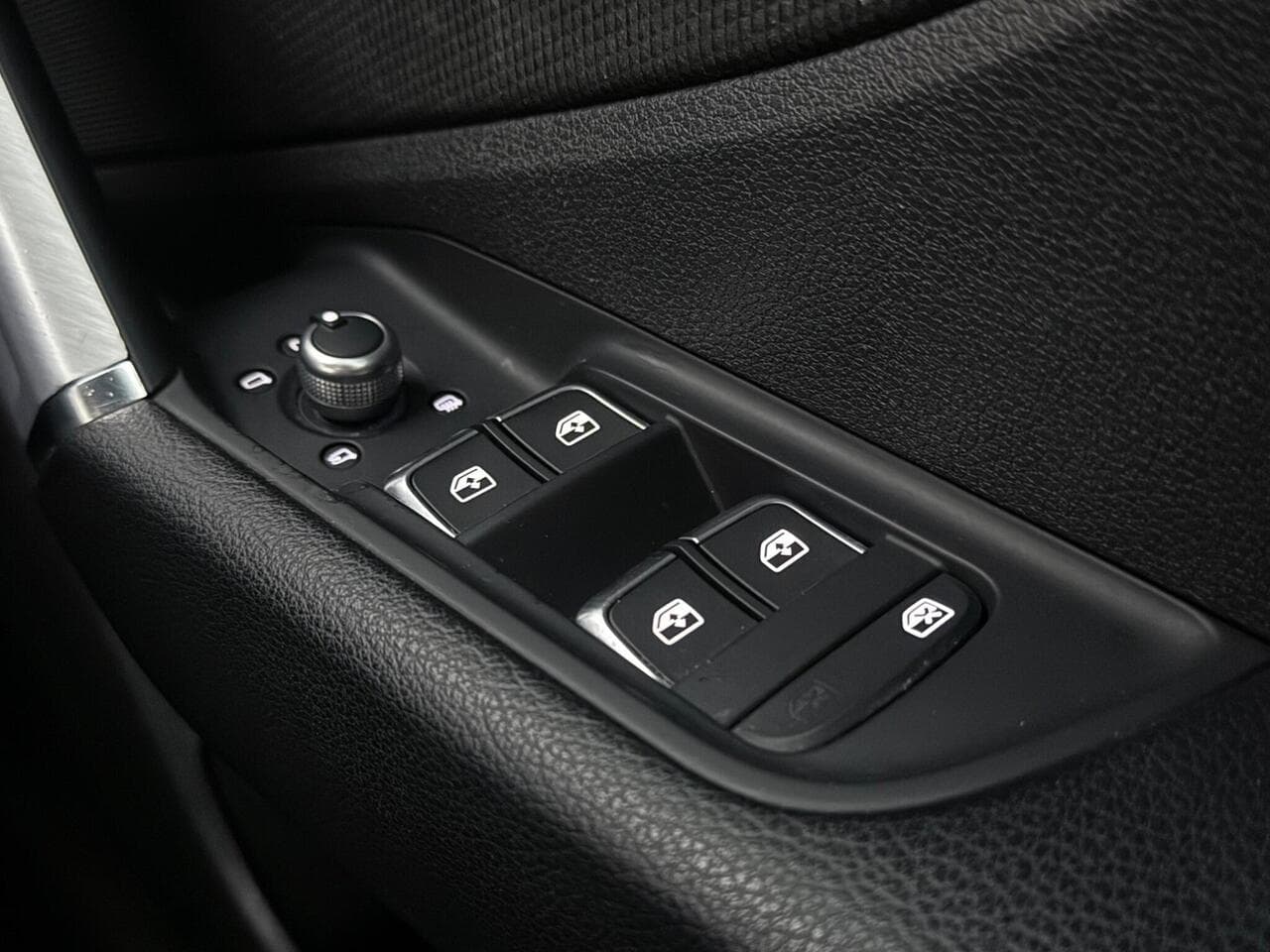Audi Q2 thumbnail Misc Controls