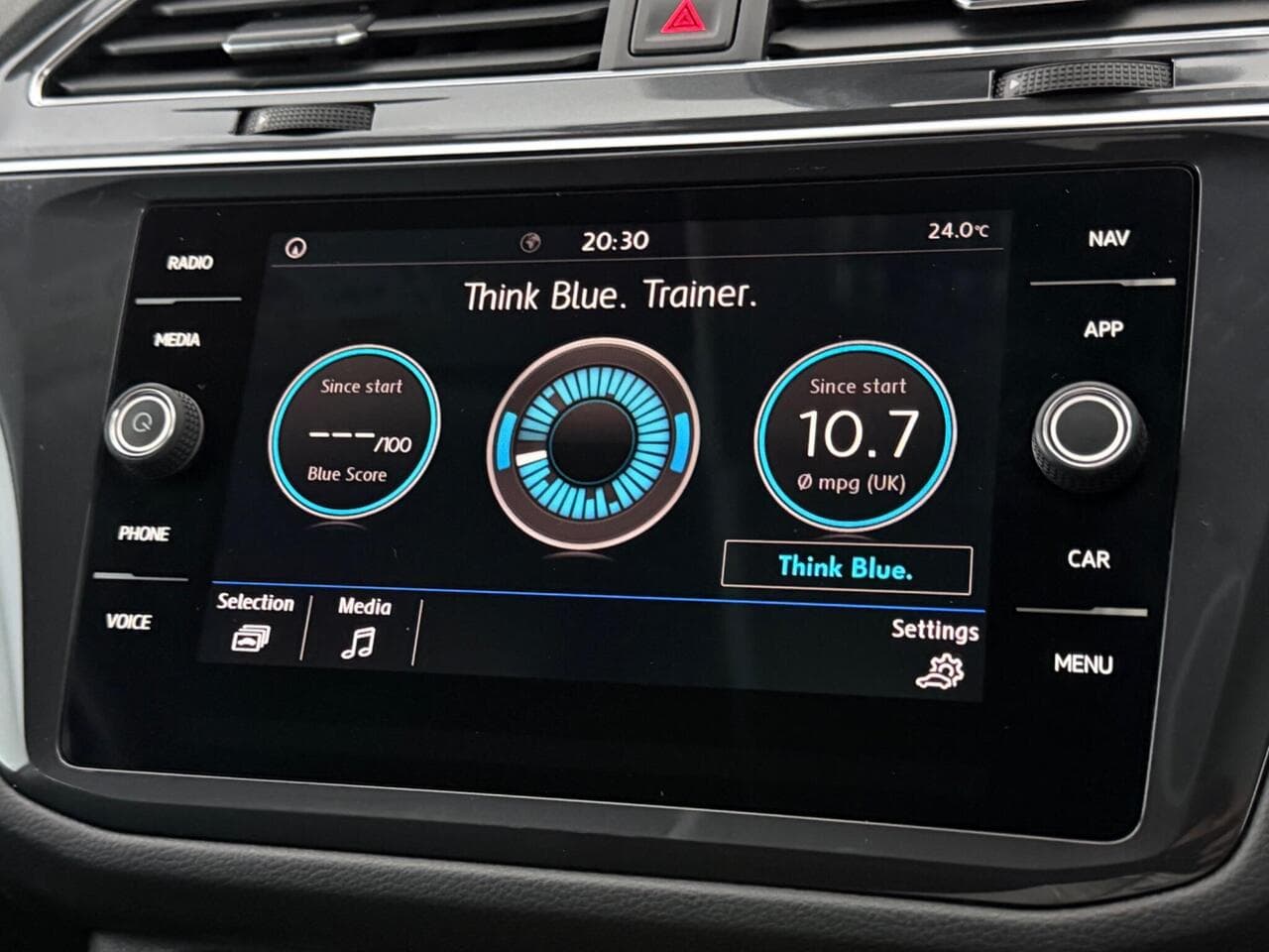 Volkswagen Tiguan Allspace thumbnail Infotainment System