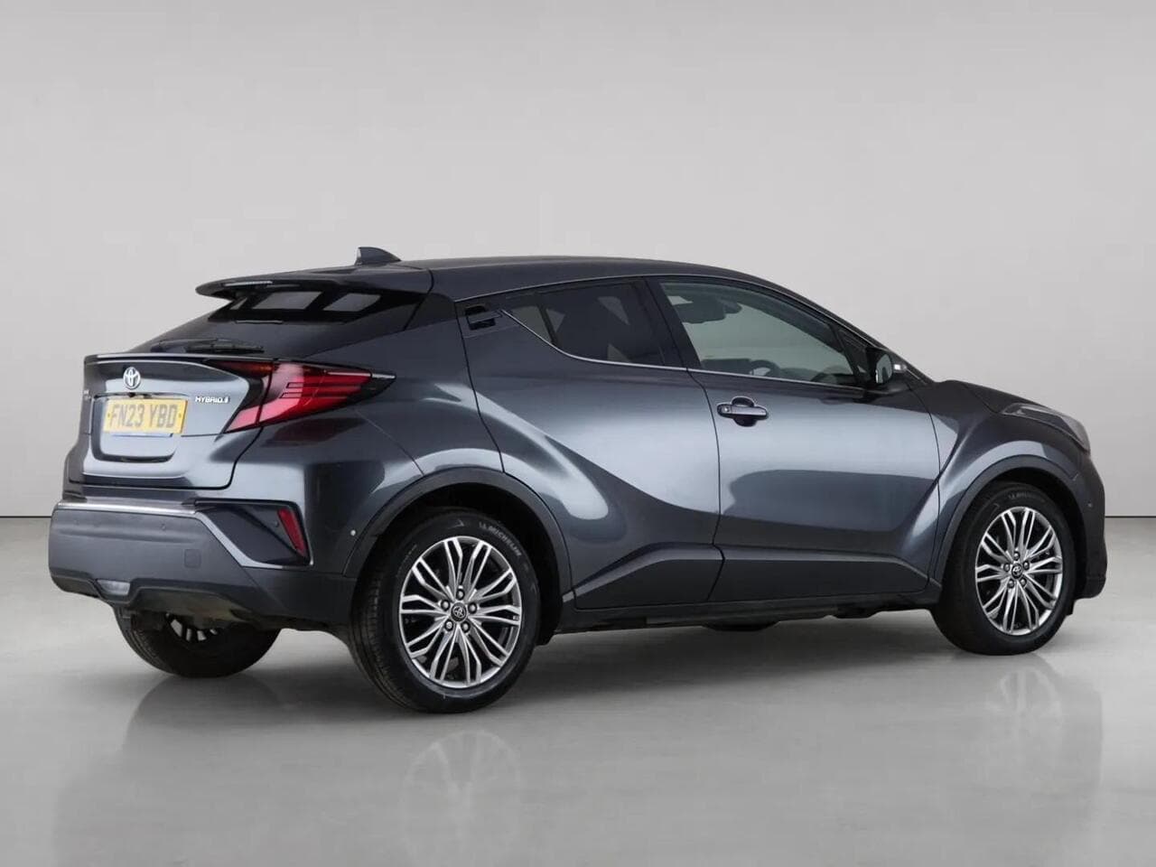 Toyota C-HR thumbnail Rear Right